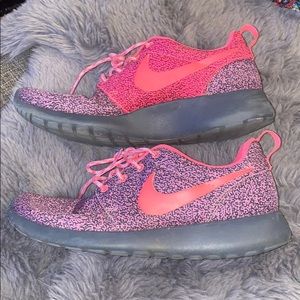 Nike Tennis Shoes! Great condition!